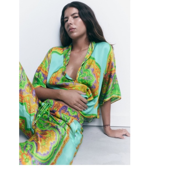 Flowy Printed Tie Front Pull Over Blouse - Picture 8 of 8